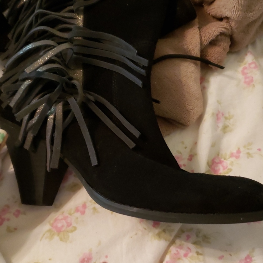 Boots - Picture 2 of 3